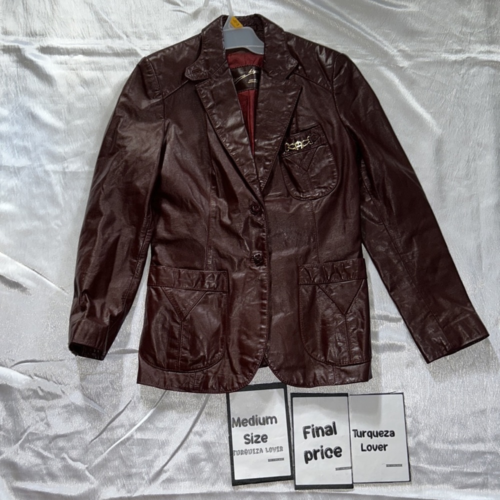 ‼️sale $15 ‼️Burgundy blazer 100 % leather • Etienne Aigner size small